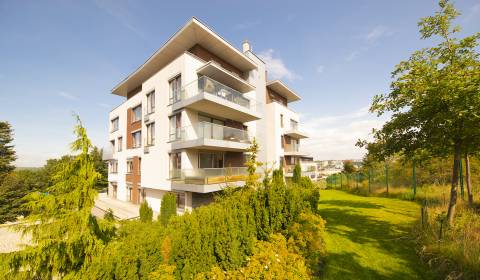 Nadštandardný 2-izbový byt, 70 m2, zariadený, dvojgaráž, loggia