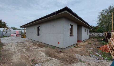 Ponúkame na predaj novostavbu v obci Dvory nad Žitavou