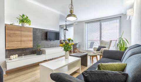 Krásny 3-izbový pražský byt so 6m loggiou, 69 m2, ul. Buzulucká