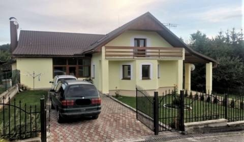 Novinka ! Rodinná Vilka na predaj, Oslany - okres Prievidza