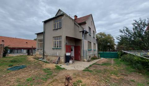 Ponúkame na predaj rodinný dom v Jasovej
