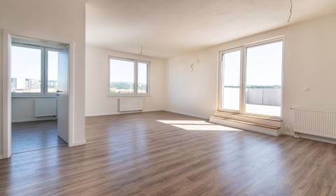 REZERVOVANÝ. 4 IZB. PENTHOUSE S VEĽKOU TERASOU