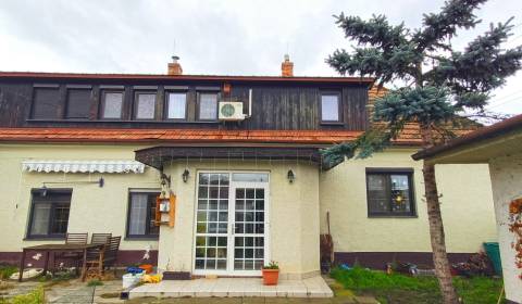 Na PREDAJ dvojpodlažný rodinný dom v Šenkviciach