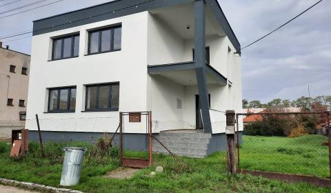4-izbový dom, Lúčnica nad Žitavou, čiast. rekonštrukcia, pozemok 800m2