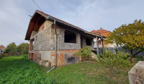 Rozostavaný rodinný dom v Hurbanove