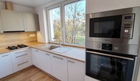 REZERVOVANÝ Trendový 3-izbový byt ul. Humenská, Terasa, Západ, 67 m².