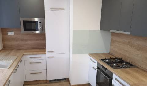 Rekonštruovaný 3-izbový byt ul. Ždiarska, 65 m2, 2x loggia. 6/13.posch