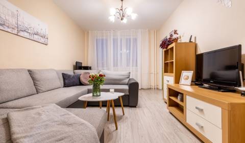 REZERVOVANÝ zrekonštruovaný 3-izbový byt, 54 m2, ul. Krakovská