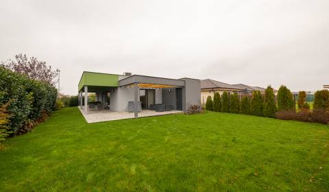 Útulný rodinný dom 105 m2, záhrada, 2 x parkovanie, Senec Gardens