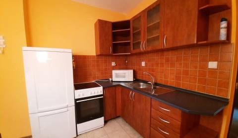 REZERVOVANÉ!1-izbový byt na prenájom, Vráble – Žitava, 38 m2, vyvýšené