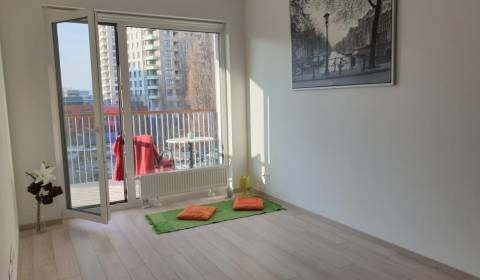 Nový moderný byt s balkónom a parkovaním v širšom centre. Jarabinková
