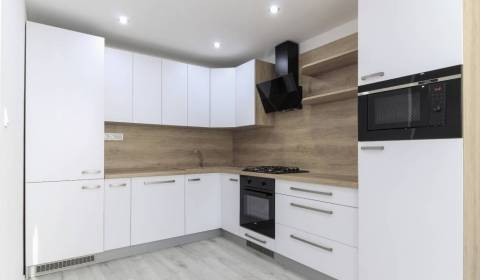 3-izbový byt Raketova, 70 m² + loggia. 2/8. p. Komp. rekonštrukcia