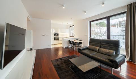 Nadštandardný 2-izbový byt, 70 m2, zariadený, dvojgaráž