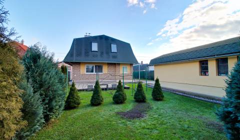 4 izbový, tehlový DOM v tichej ulici, Veľký Šariš - centrum