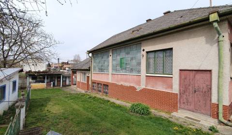 Rodinný dom centrum obec Belža, priestranný pozemok 965 m². Video.
