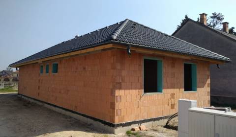 Rodinný dom v maďarskej obci Rajka vo výstavbe až do štandardu