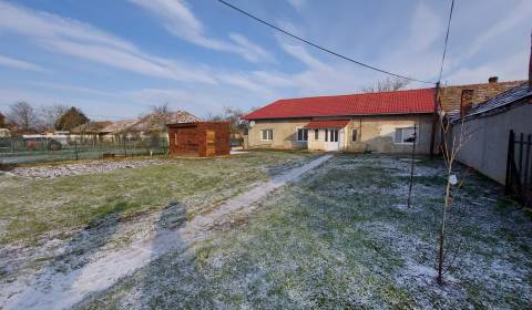 Ponúkame na predaj rodinný dom v obci Maňa, časť Malá Maňa
