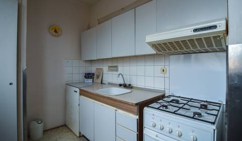 FEDÁKOVA, 2-i byt, 48 m2 - byt v pôvodnom stave, ZATEPLENÝ bytový dom