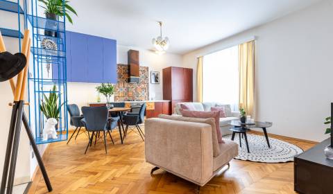 Jedinečný 3-izbový tehlový byt s vysokými stropmi, 78 m2, Staré mesto