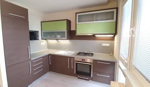 REZERVOVANÉ: 2-izbový byt + 3 x LOGGIA. ul. Trieda SNP. Kompl. rekonš.