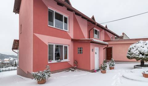 NA PREDAJ DVOJGENERAČNÝ RODINNÝ DOM, ŠIDLOVEC, PREŠOV