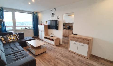 Krásny 3-izb.byt s nádherným výhľadom ul. Kurská, 71 m² + loggia