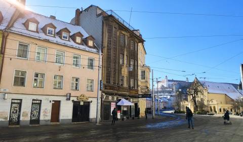 Ponúkame exkluzívne 3-izbový byt v historickej časi Stareho Mesta.