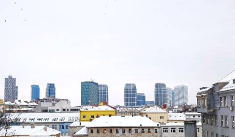 Prenájom 3-izb. mezonetového bytu na Špitálskej ulici v Starom Meste.
