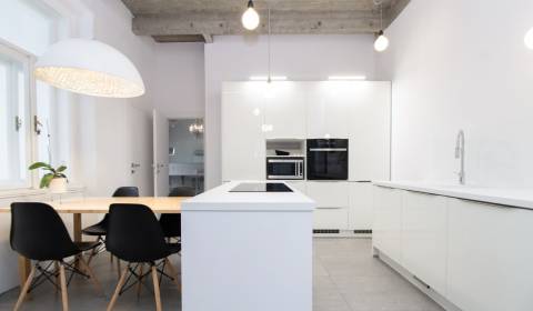 Luxusný Dizajnový 3i byt s Vysokými stropmi  s lodžiou