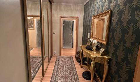 4i byt, 113m2, terasa, výťah  , pivnica  , BORRY .