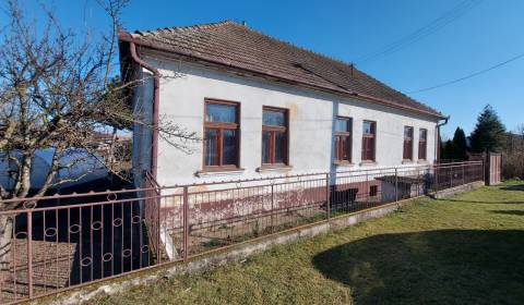 Na predaj rodinný dom v Komjaticiach