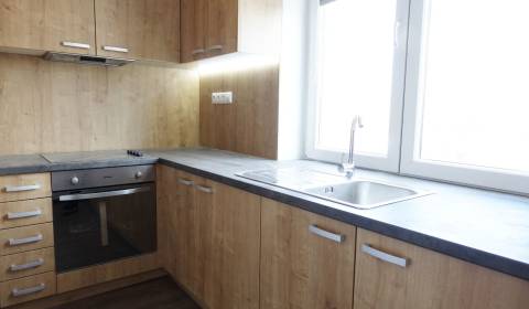 PREDAJ nového 3 izbového bytu s balkónom priamo v centre Pezinka