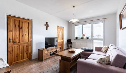 3 IZBOVÝ BYT S BALKÓNOM V SKVELEJ LOKALITE TERASY - REZERVOVANÉ