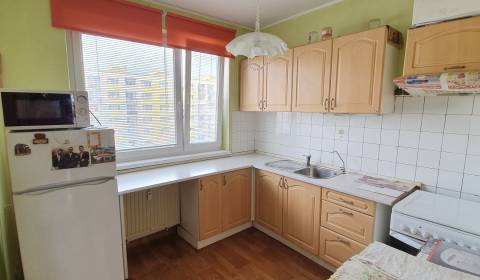 2-izbový byt ul. Bernoláková, 50 m² + loggia. Kúpou voľný