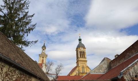 Rezervované - Rodinný dom v centre Modry s veľkorysou výmerou