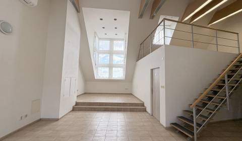 Prenájom kancelárskych priestorov Župné nám. 82 m2
