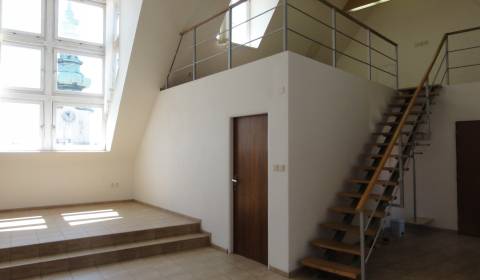 Prenájom kancelárskych priestorov Župné nám. 82 m2