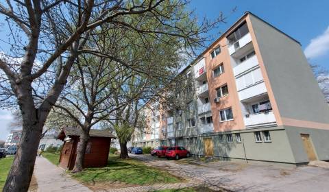 Ponúkame na predaj 2 - izbový tehlový byt v Šali