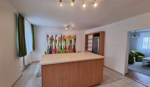 REZERVOVANÉ: tehlový byt s vlastným kúrením + garáž v centre /KOMÁRNO
