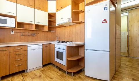 NA PREDAJ - 2i. BYT VHODNÝ NA REKONŠTRUKCIU - HUTNÍCKA