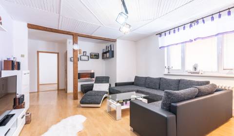 NA PREDAJ RODINNÝ DOM V SKVELEJ LOKALITE, ŠIDLOVEC, PREŠOV