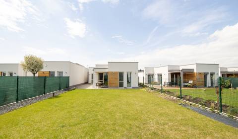 PREDANÉ: Moderný 4i rodinný dom, záhrada, Senec Gardens