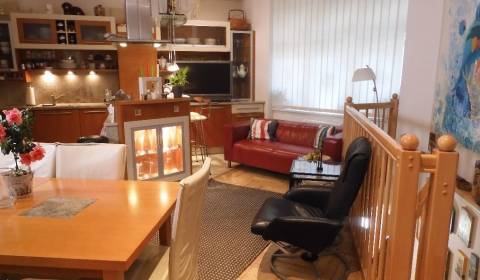 Na prenájom jedinečný staromestský 4-izb. byt, Staré Mesto, Medená ul.