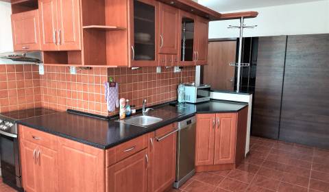 Rezervované - 3-izbový byt na predaj, Vráble - Lúky, 74 m2