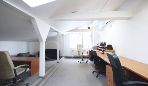 Lukratívne kancelárske priestory v Ružinove - 97 m2 na prenájom 