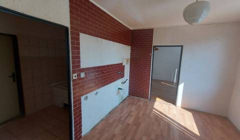 Ponúkame na predaj 3 izbový byt v Šuranoch