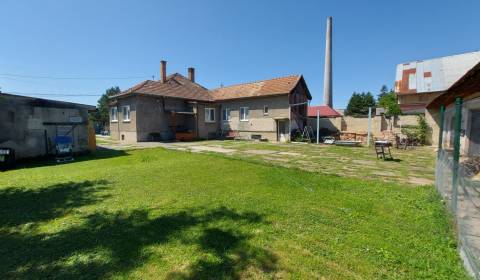 Ponúkame na predaj rodinný dom v Šuranoch