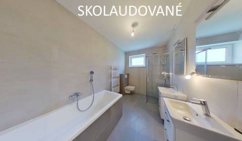 SKOLAUDOVNÁ NOVOSTAVBA RODINNÉHO DOMU_BÝVANIE POD LESOM, ŠTITÁRE