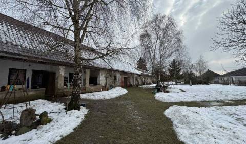 Na predaj starší sedliacky R. dom  s obrovským pozemkom  2924m2