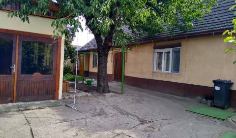Ponúkame na predaj rodinný dom obci Tvrdošovce